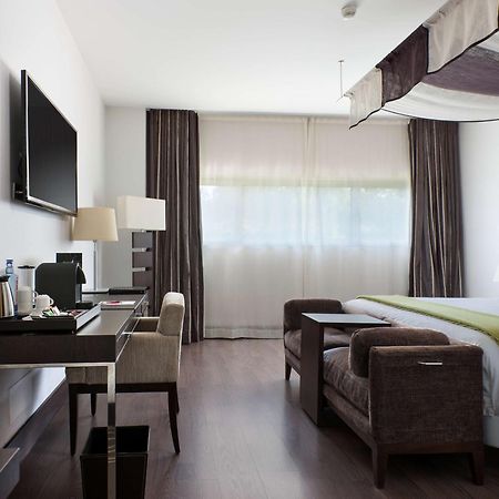 Nh Collection Santiago De Compostela Hotel Exterior photo A room at the hotel