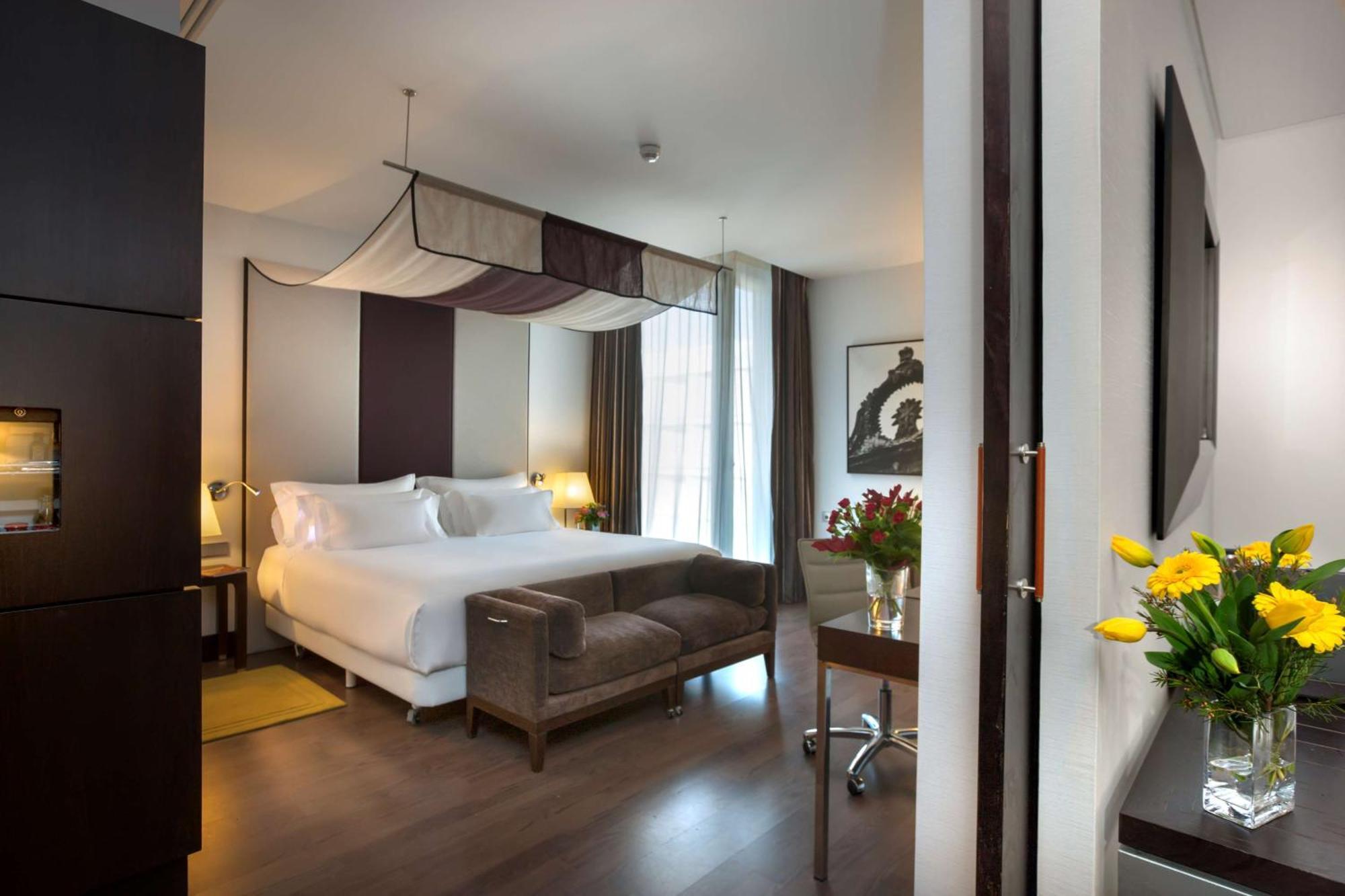 Nh Collection Santiago De Compostela Hotel Exterior photo A room at the Mandarin Oriental, Madrid